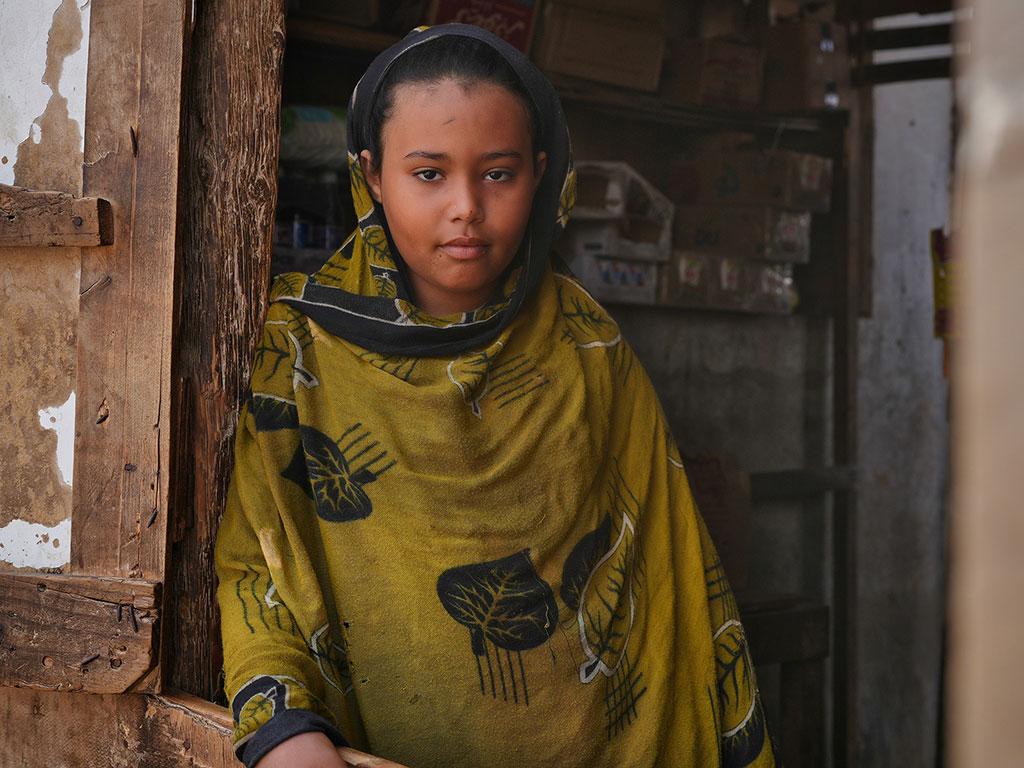 À 15 ans, Afaf s'est retrouvée face à un choix impossible : aider sa famille : trouver du travail ou épouser un homme de 40 ans. Dans un espace sécurisé soutenu par l'ONU, elle a bénéficié de conseils et d'une formation. Le mariage a finalement été annulé.